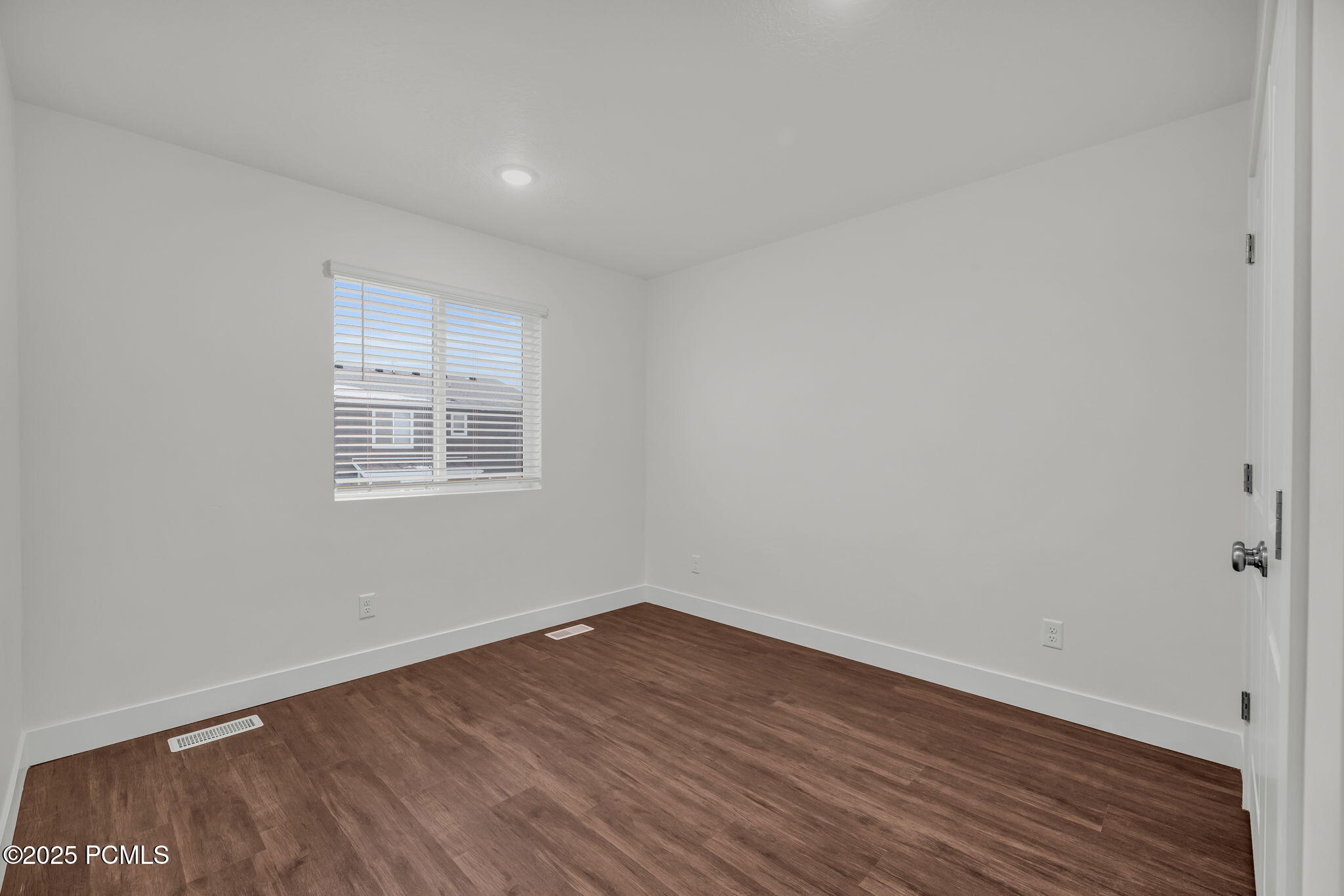 17-web-or-mls-1221-redbud-dr