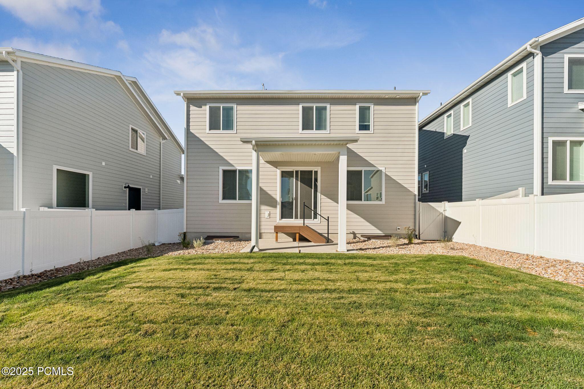 3-web-or-mls-1221-redbud-dr