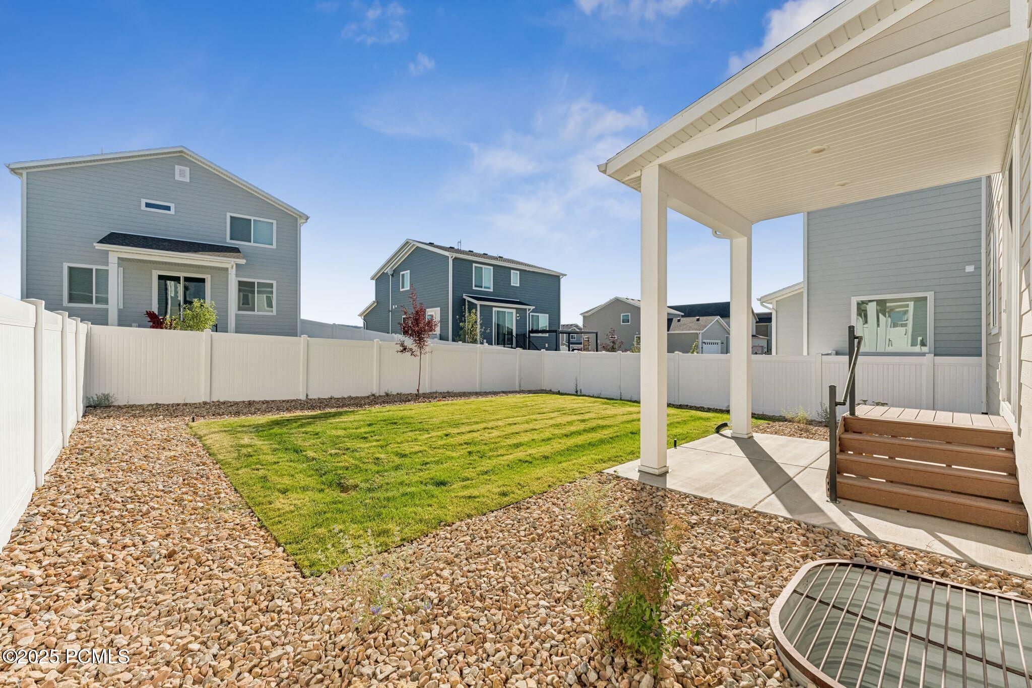 4-web-or-mls-1221-redbud-dr