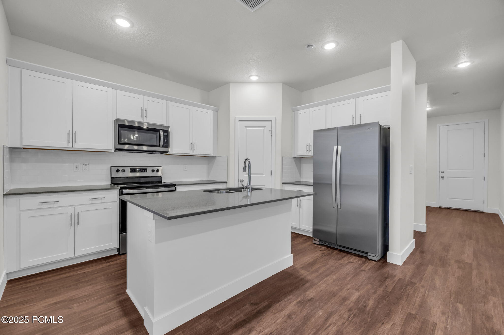 7-web-or-mls-1221-redbud-dr