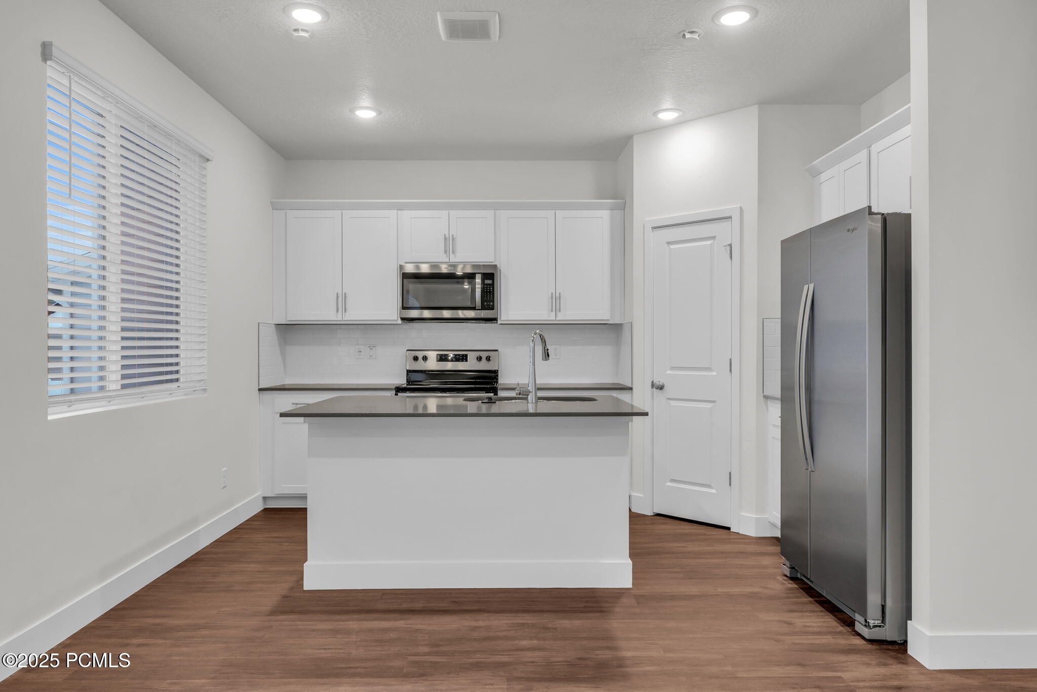 8-web-or-mls-1221-redbud-dr