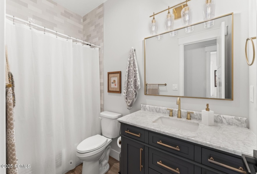 17_Bathroom_1800x1200_4073968