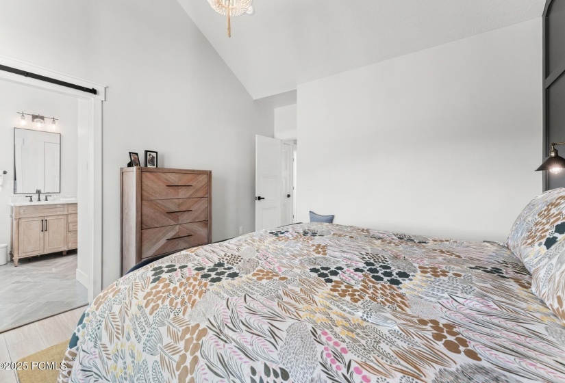 22_Bedroom_1800x1200_4073973