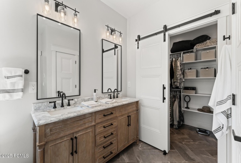 23_Bathroom_1800x1200_4073975