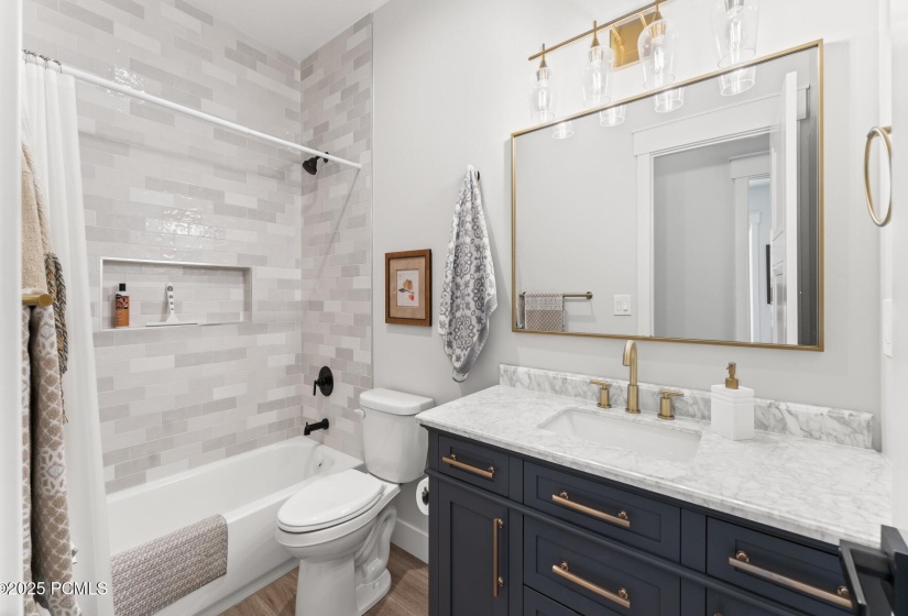 25_Bathroom_1800x1200_4073977