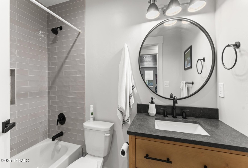 29_Bathroom_1800x1200_4073981