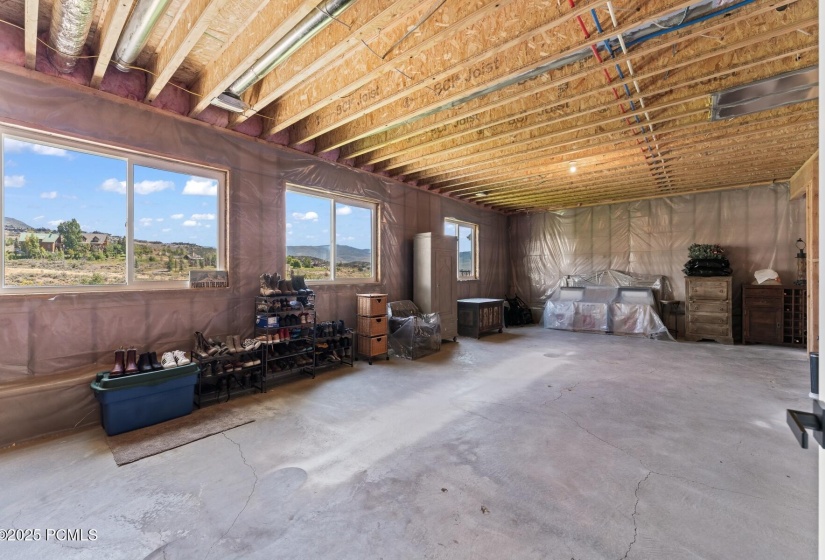33_Basement-Storage_1800x1200_4073985