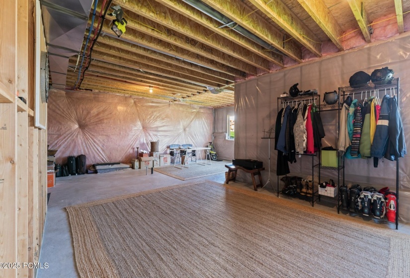 34_Basement-Storage_1800x1200_4073986