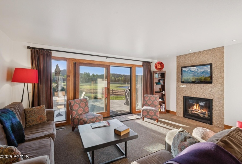 12_Livingroom_1800x1200_4270735