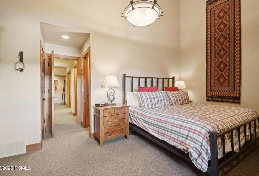 15_Bedroom_1800x1200_4270746