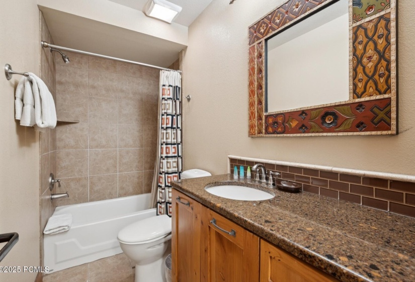 21_Bathroom_1800x1200_4270736