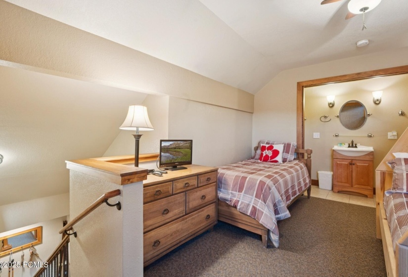 22_Bedroom_1800x1200_4270752