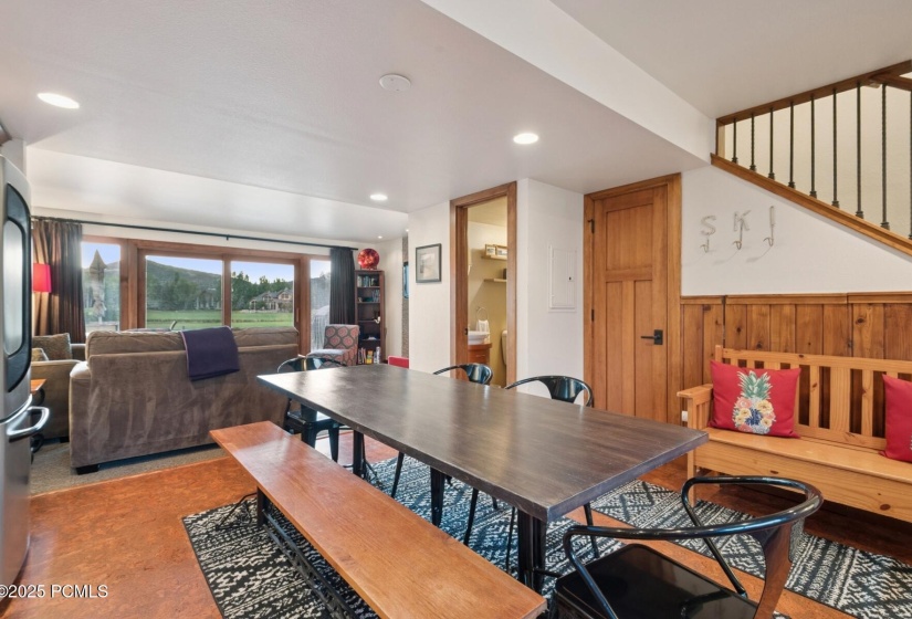 8_Kitchen-Dining_1800x1200_4270749