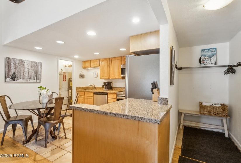 6_Kitchen-Dining_1800x1200_4232520
