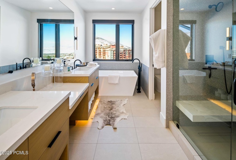 033_bedroom_1_master_bathroom_1_225
