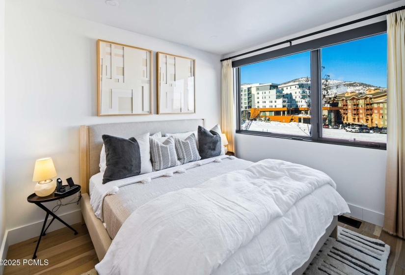 043_bedroom_4_main_level_king_1_284