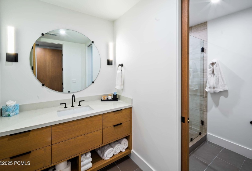 048_bedroom_5_bunk_room_bathroom_1_693
