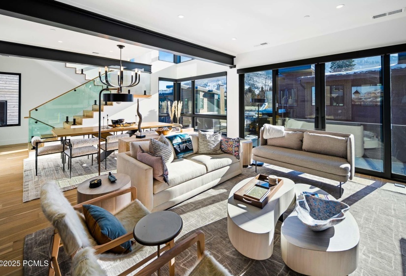 009_livingroom_3_wide_672