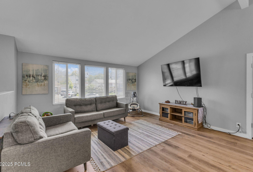 4-web-or-mls-1282-s-875-w