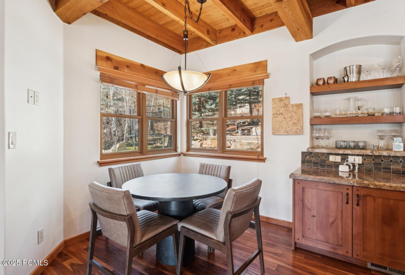 17_Kitchen-Dining_1800x1200_4293734