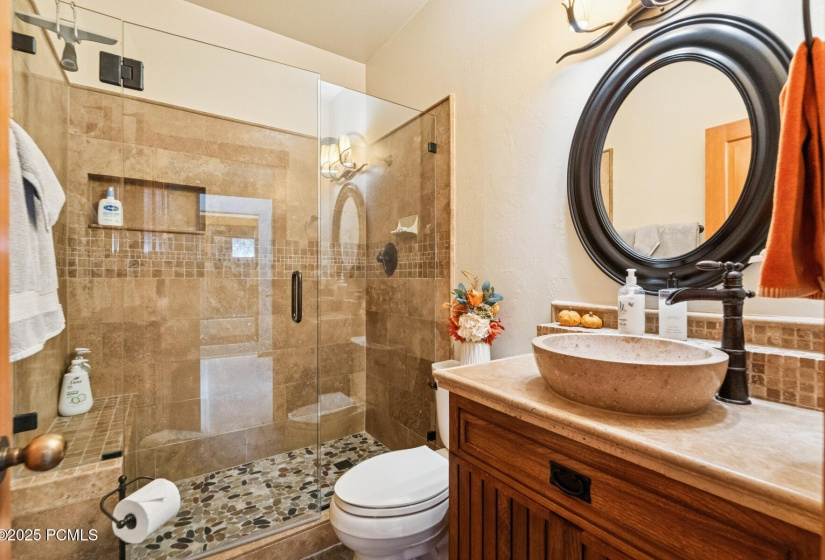 21_bathroom_1800x1200_4293744