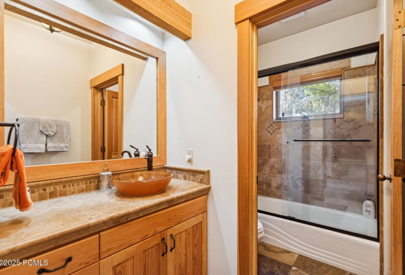 24_bathroom_1800x1200_4293740