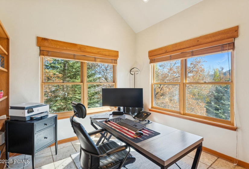 7_Office-room_1800x1200_4293718