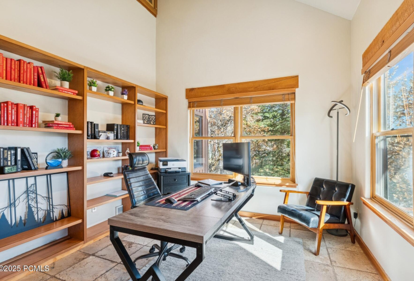 8_Office-room_1800x1200_4293717