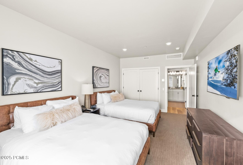 12_Bedroom_1800x1200_4012655