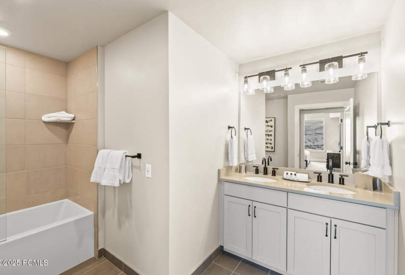 23_T-amp-B_1800x1200_4012651