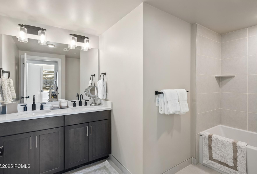 26_T-amp-B_1800x1200_4016848