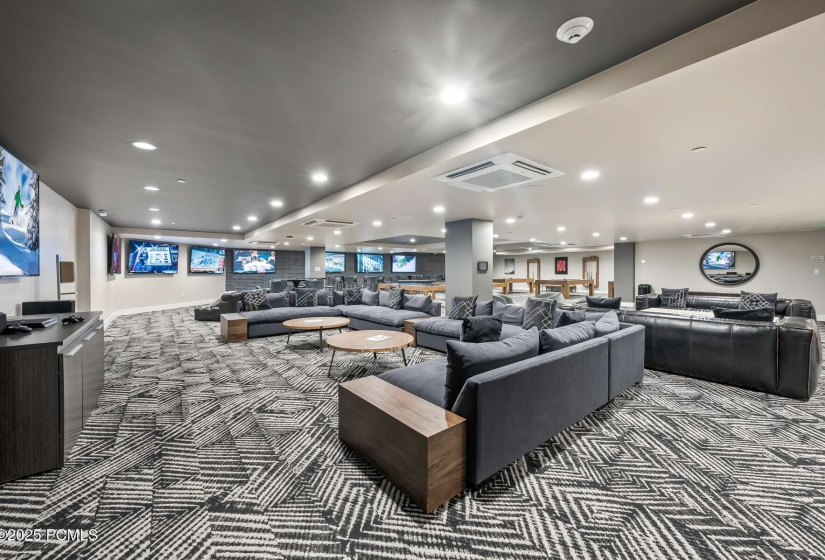 35_Indoor-Amenities_1800x1200_4016872