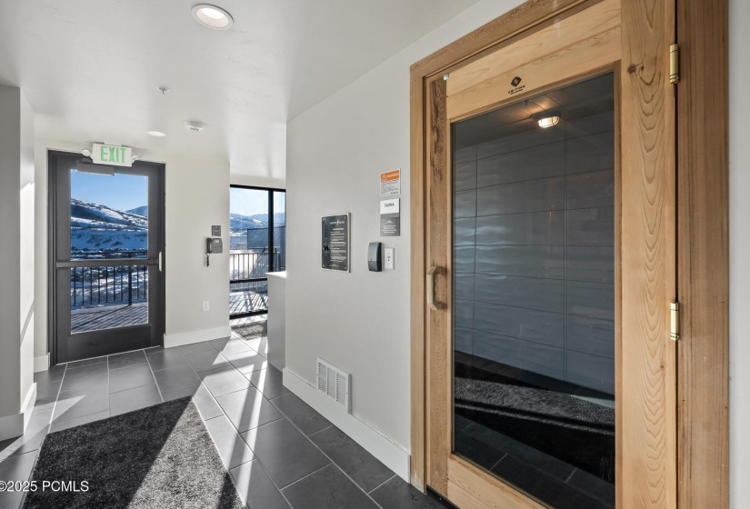 36_Indoor-Amenities_1800x1200_4016877