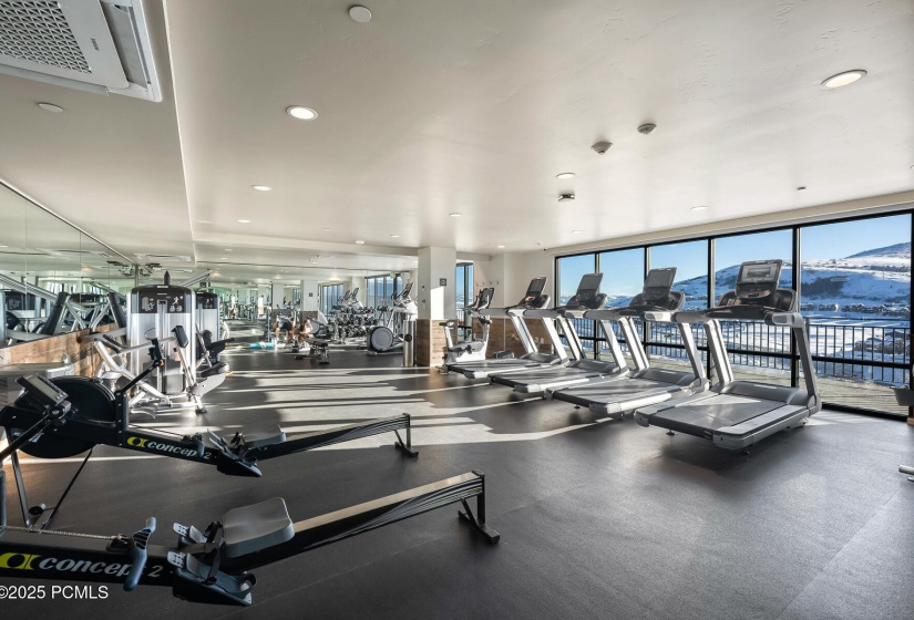 40_Indoor-Amenities_1800x1200_4016880