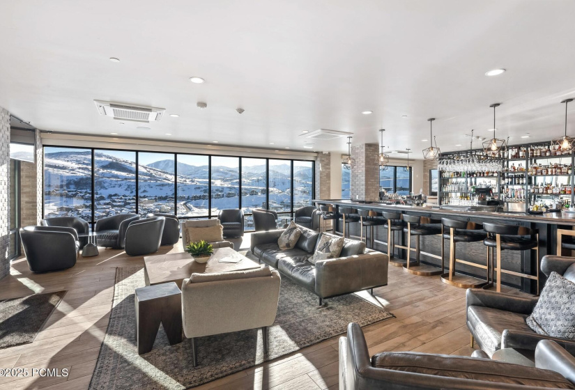 43_Indoor-Amenities_1800x1200_4016882