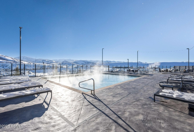 46_Outdoor-Amenities_1800x1200_4016875