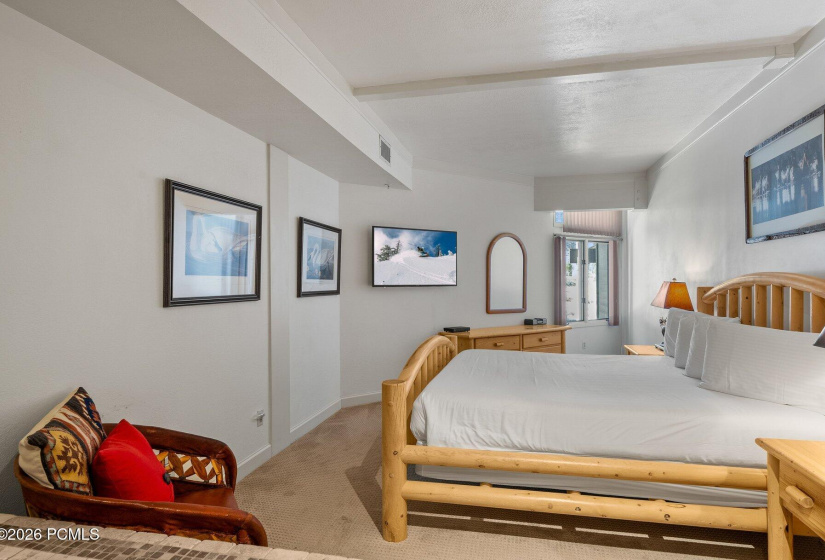 019_ar508949_copy_860