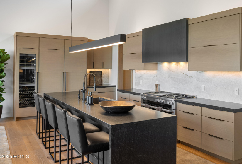 010_8939moonshadowct-9_604