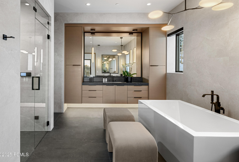 019_8939moonshadowct-18_555