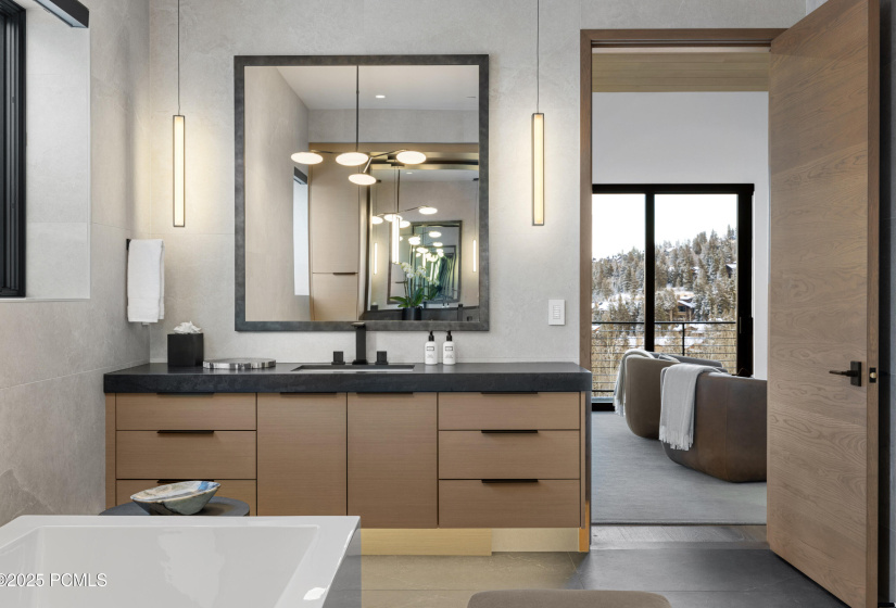 021_8939moonshadowct-20_91