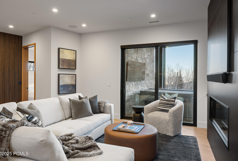 024_8939moonshadowct-22_653