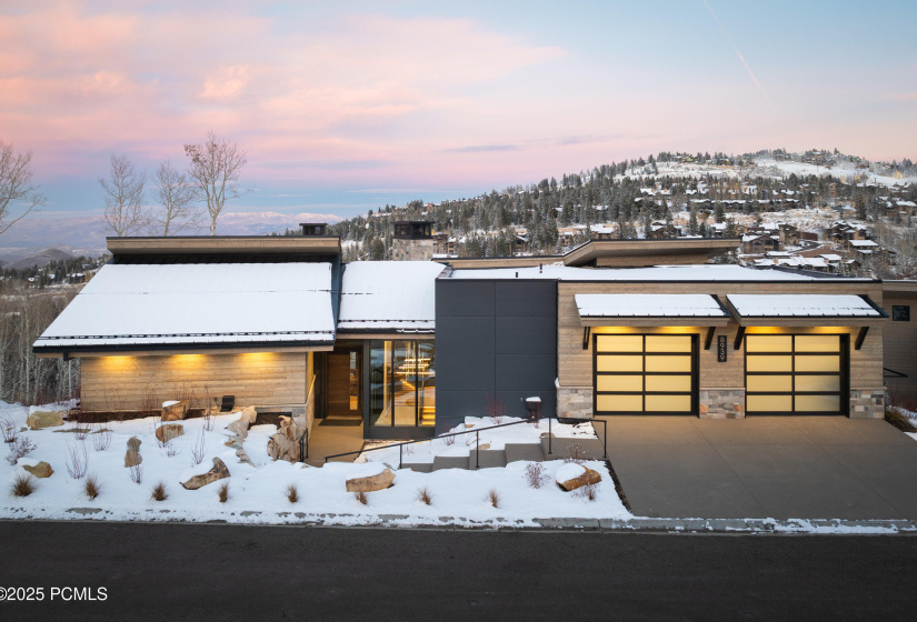 042_8939moonshadowct-1_704