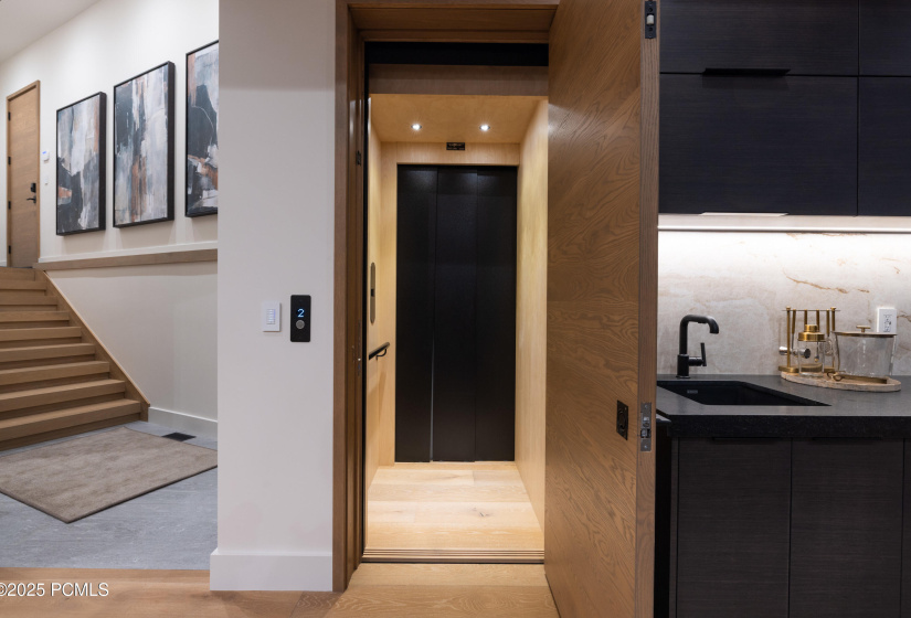 036_8939moonshadowct-35_580