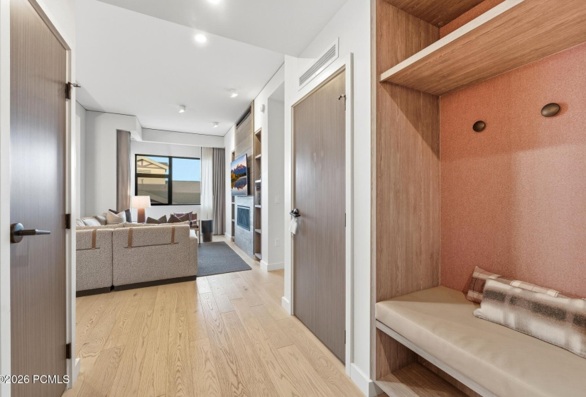 15_Mud-Room_1800x1200_4311636