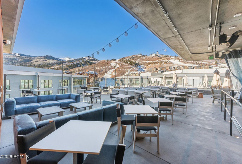 32_Roof-Top-Bar-Area_1800x1200_4312444