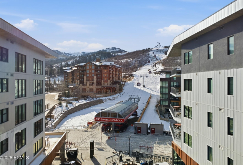 4_Aerial_1800x1200_4311610