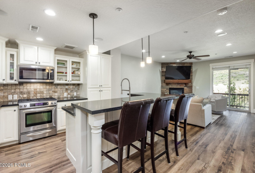 001_13386nalexisdr20_73