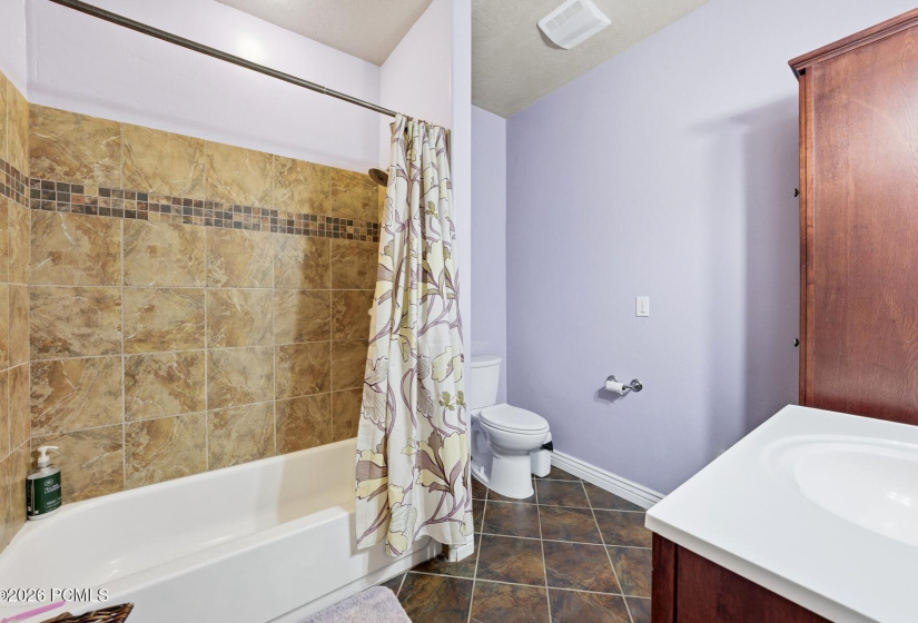 18_Bathroom_1800x1200_4321416