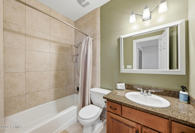 5_Bathroom_1800x1200_4321402