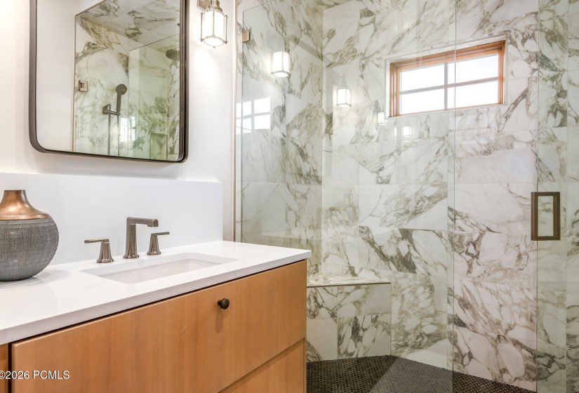 010_7357nvictoryclubdr46_693